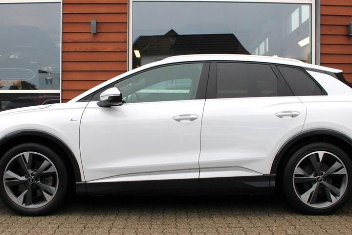 Hvid Audi Q4 e-tron fra 2022