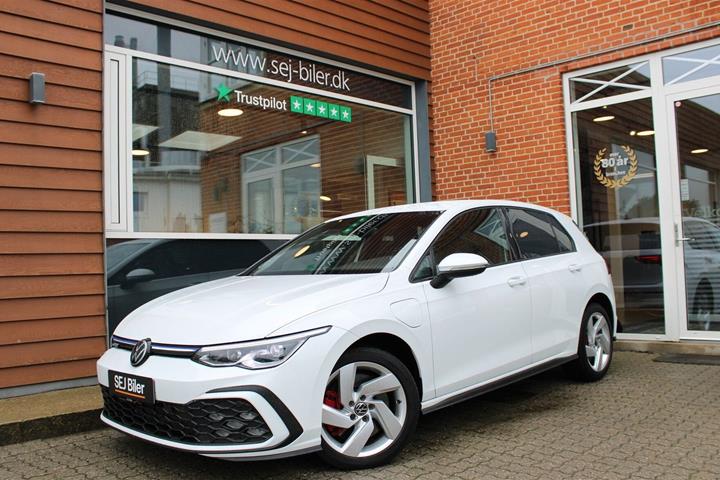 Hvid VW Golf VIII fra 2021