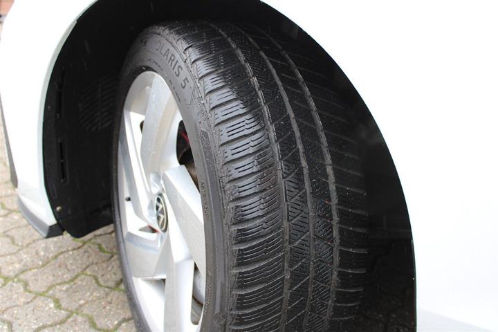 Hvid VW Golf VIII fra 2021
