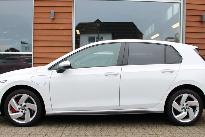 Hvid VW Golf VIII fra 2021