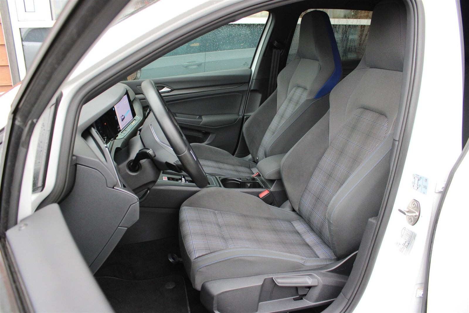 Hvid VW Golf VIII fra 2021