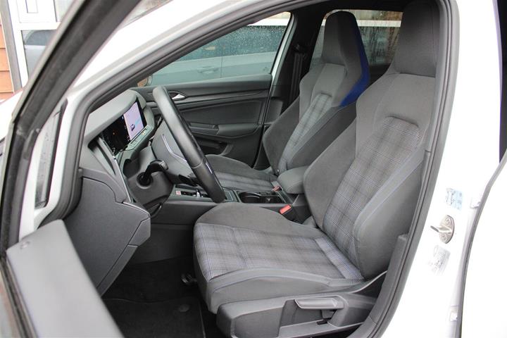 Hvid VW Golf VIII fra 2021