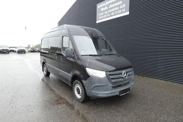 Sort Mercedes Sprinter 317 fra 2021