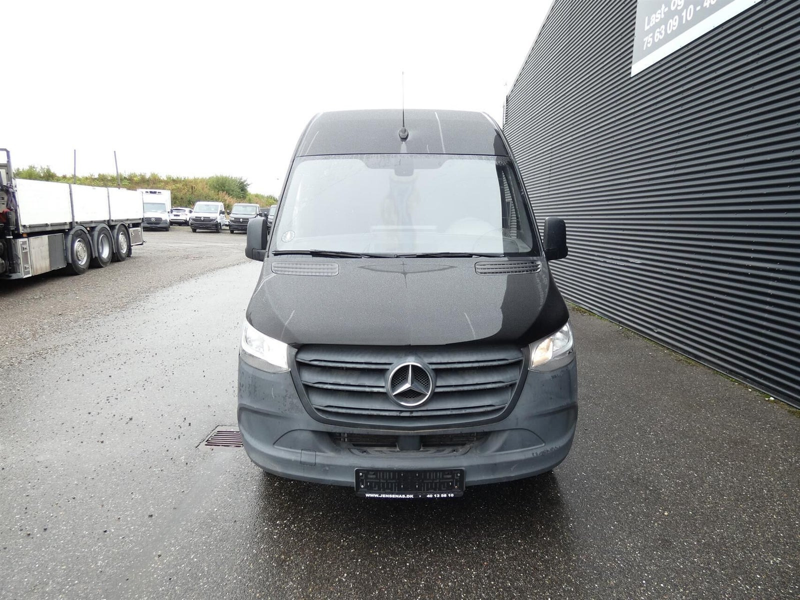 Sort Mercedes Sprinter 317 fra 2021