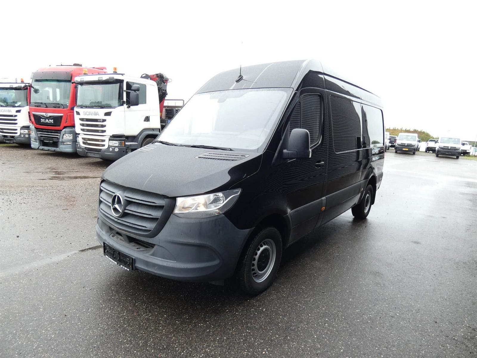 Sort Mercedes Sprinter 317 fra 2021