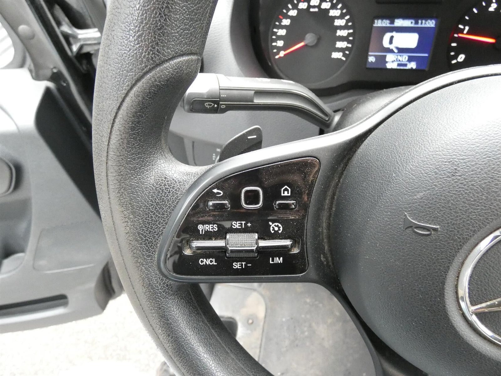 Sort Mercedes Sprinter 317 fra 2021