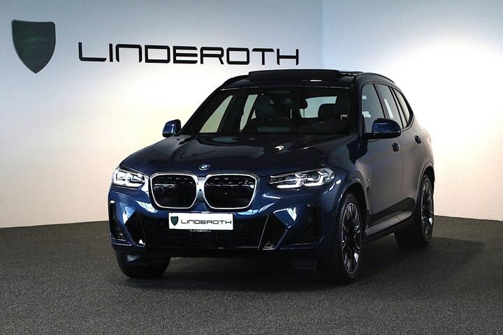 Blå BMW iX3 fra 2023