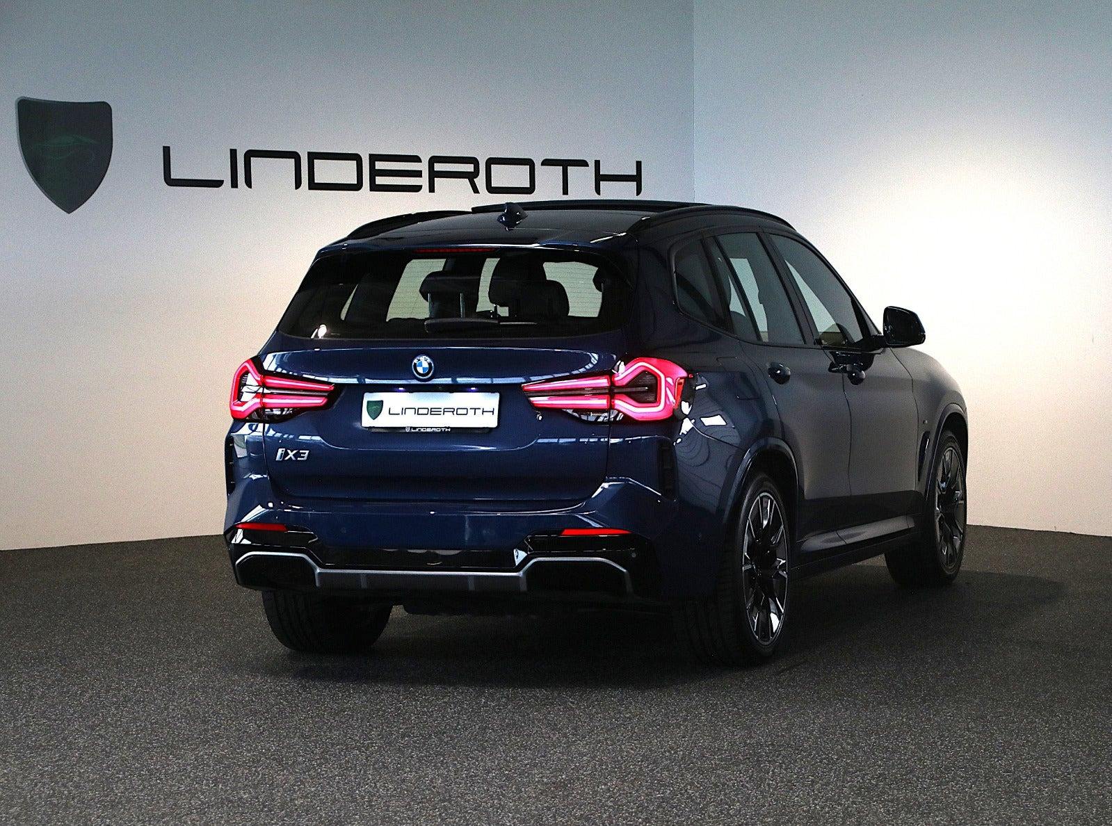 Blå BMW iX3 fra 2023