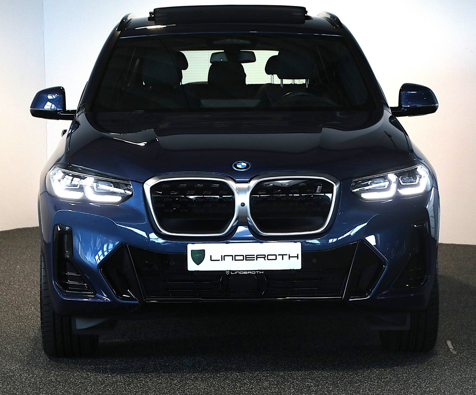 Blå BMW iX3 fra 2023