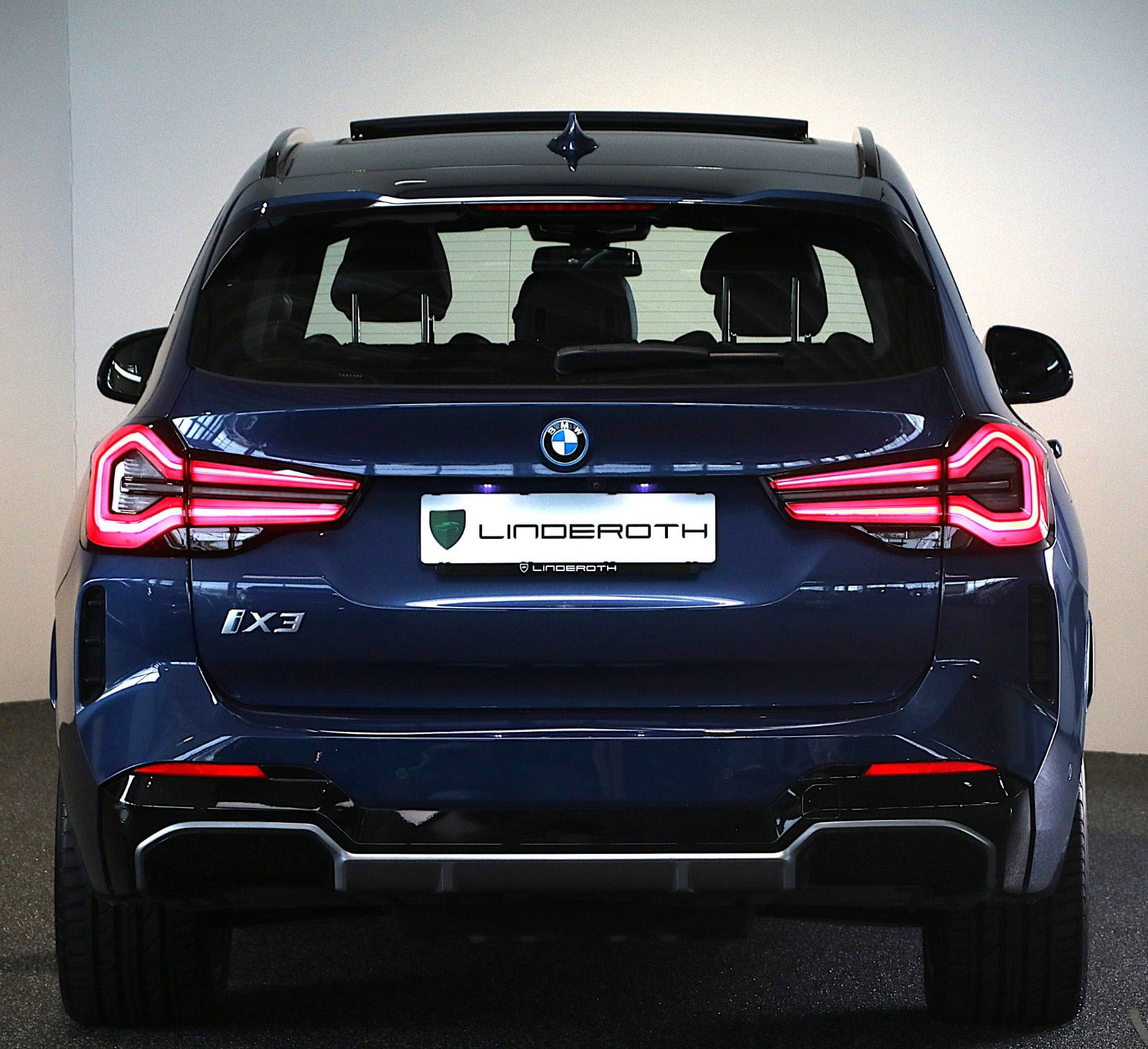 Blå BMW iX3 fra 2023