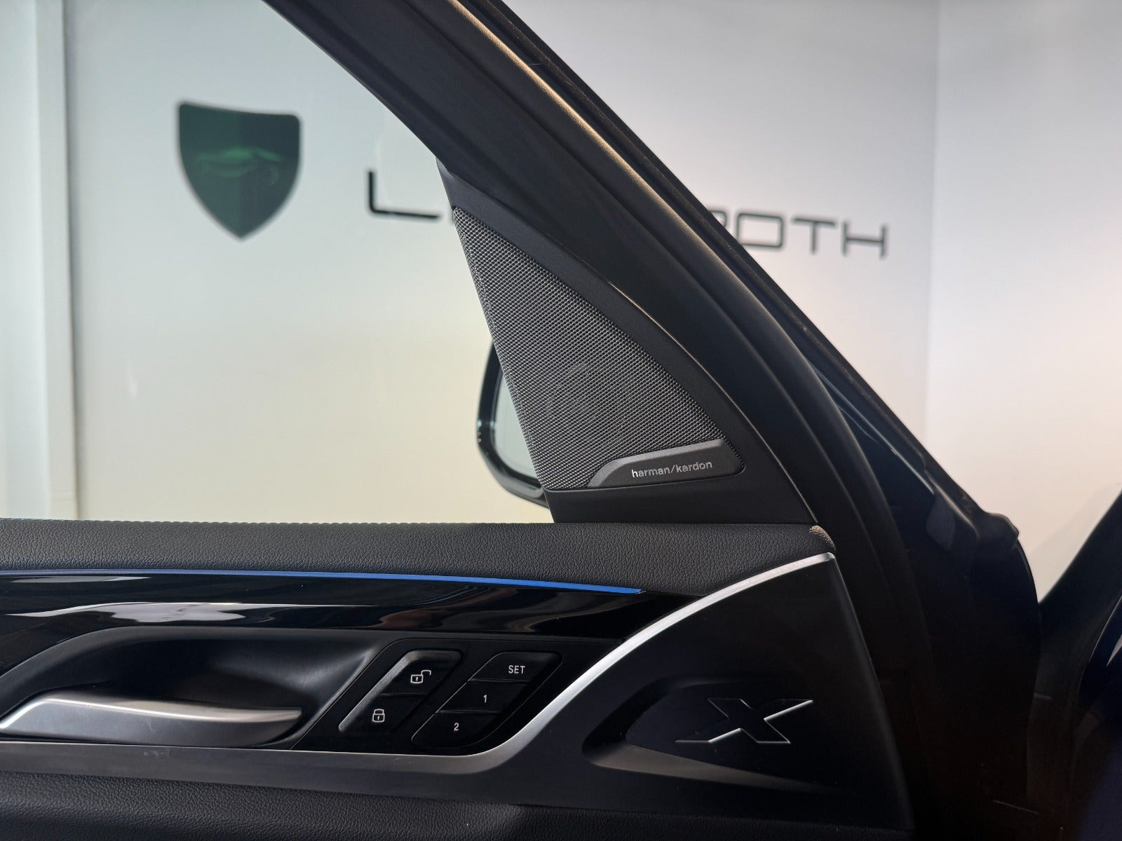 Blå BMW iX3 fra 2023