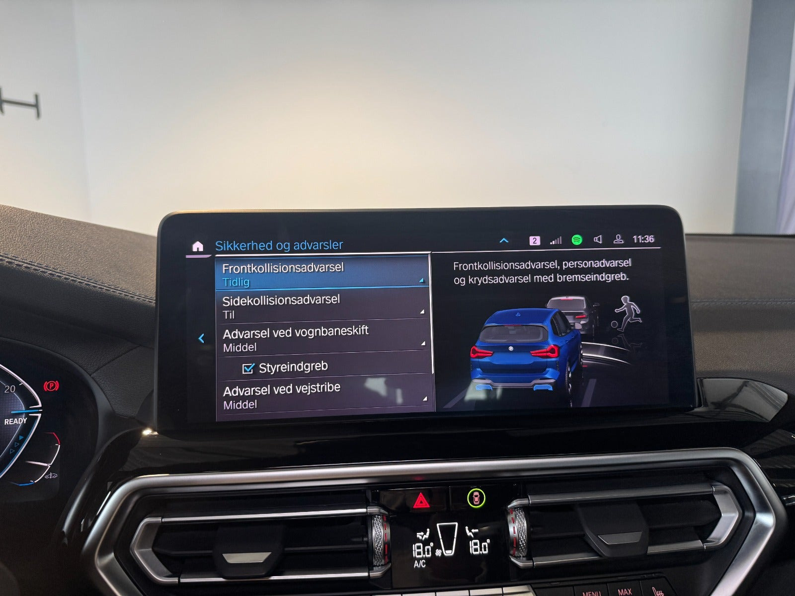 Blå BMW iX3 fra 2023