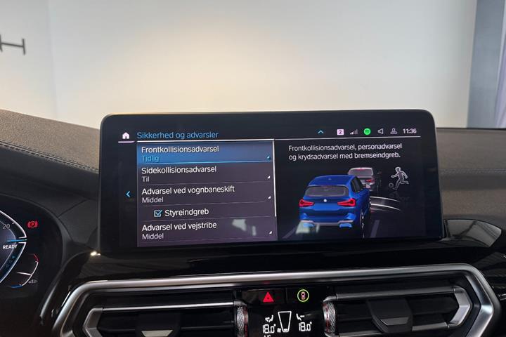 Blå BMW iX3 fra 2023