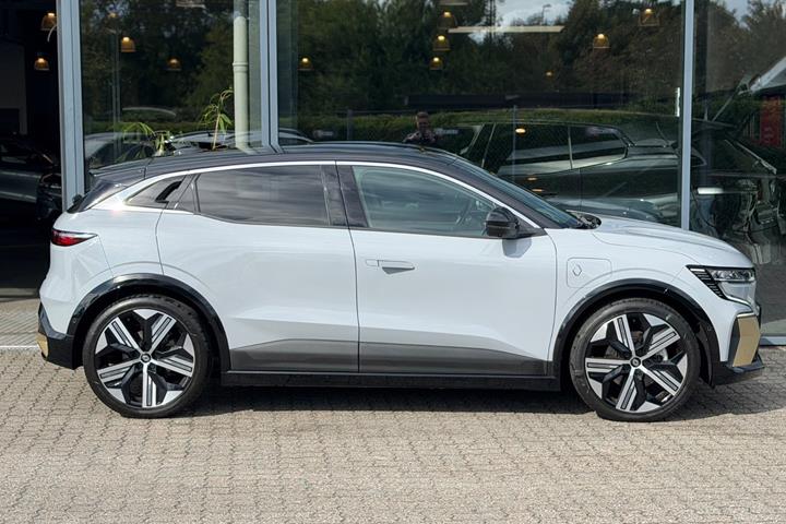 Grå Renault Megane E-Tech fra 2023