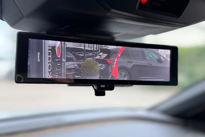 Grå Renault Megane E-Tech fra 2023