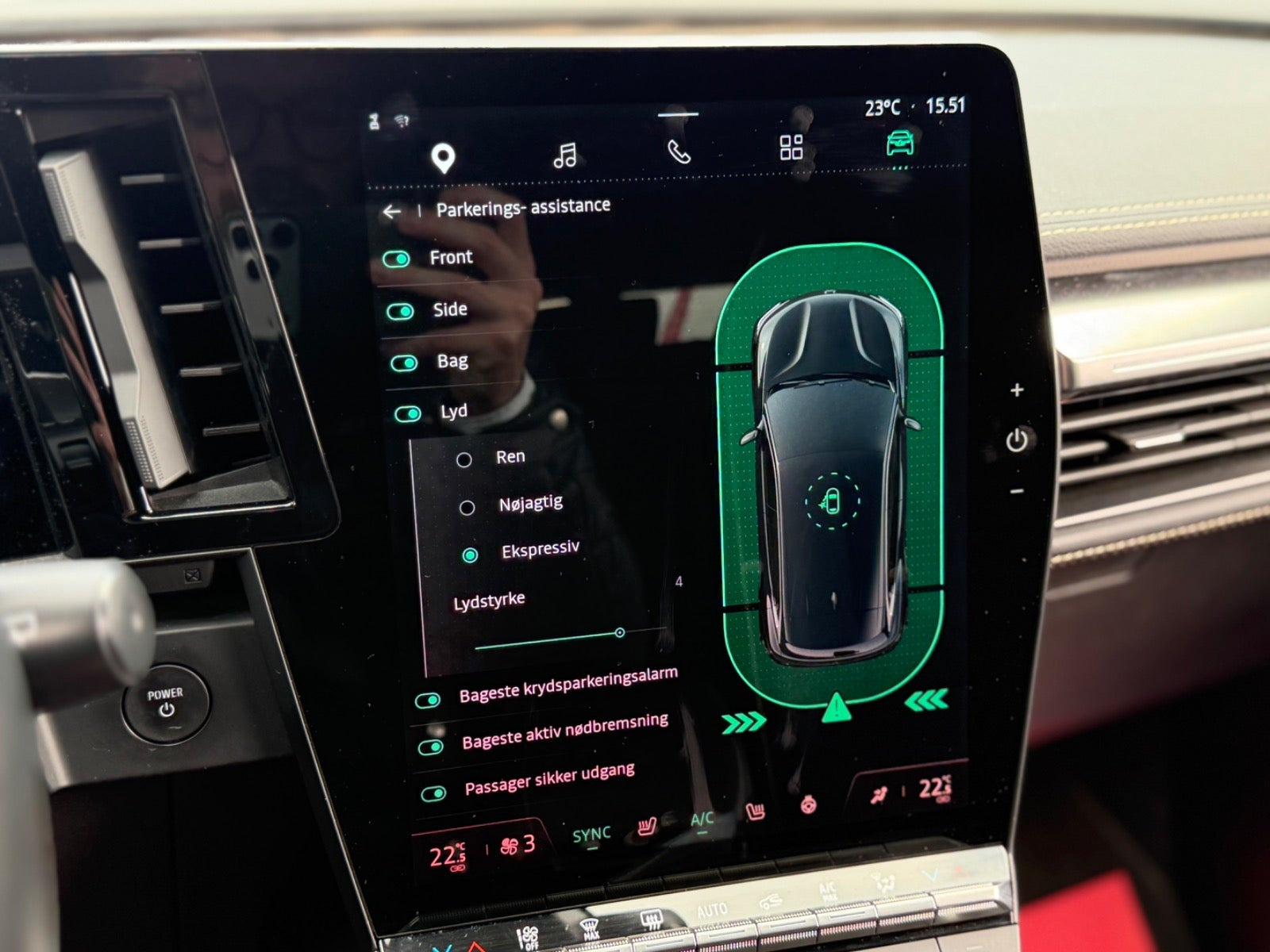 Grå Renault Megane E-Tech fra 2023