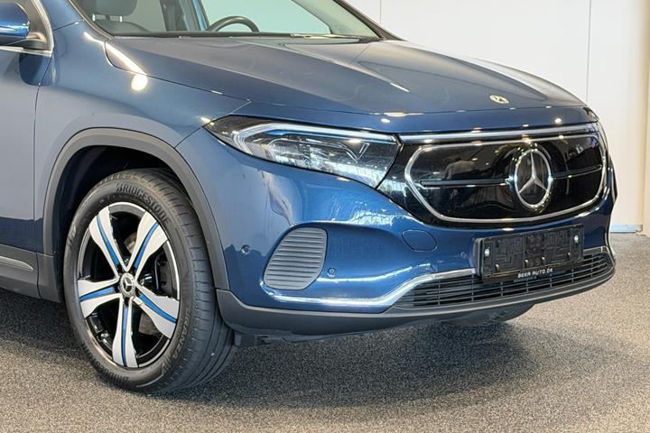 Blå Mercedes EQA250+ fra 2023