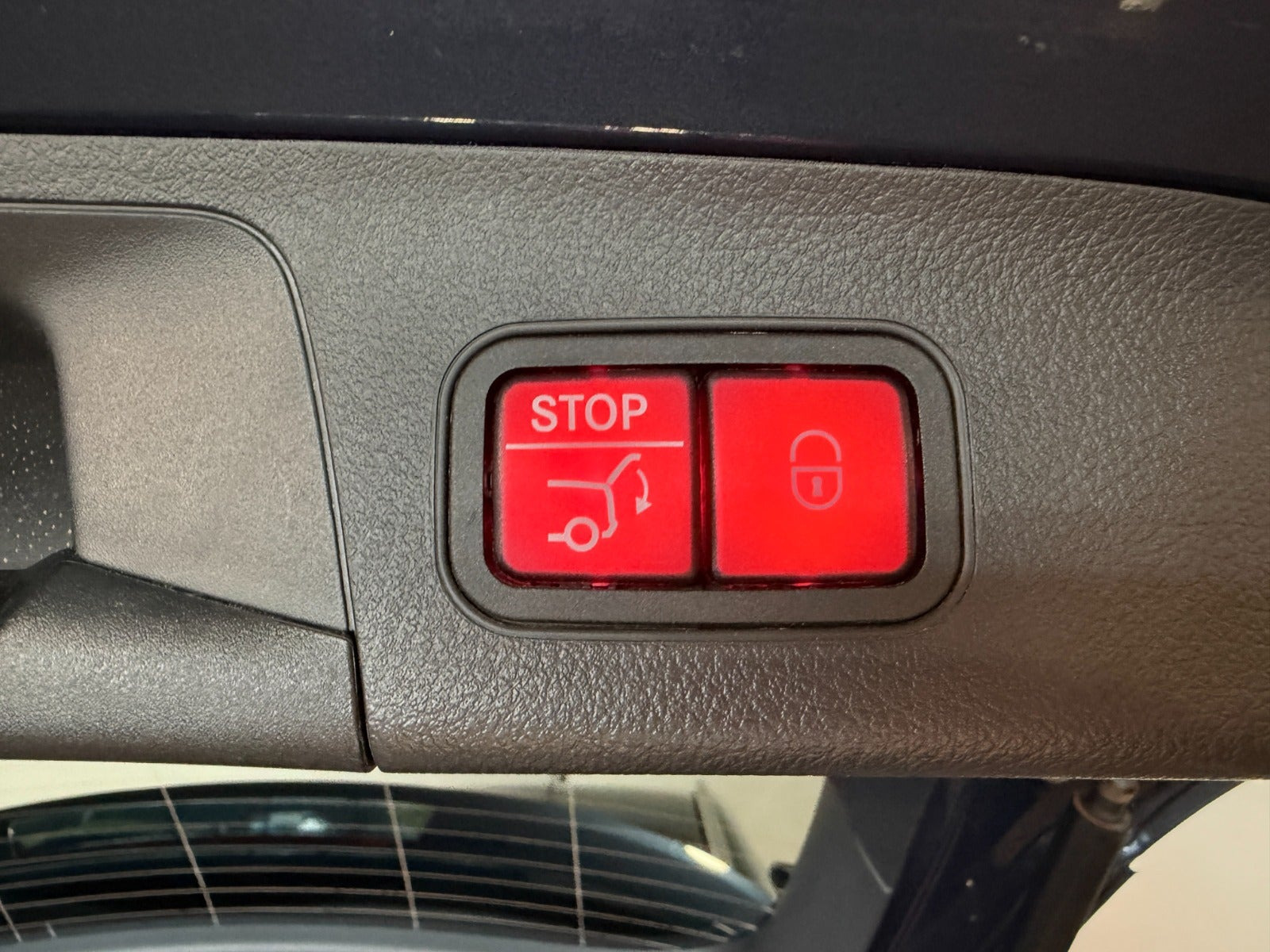 Blå Mercedes EQA250+ fra 2023