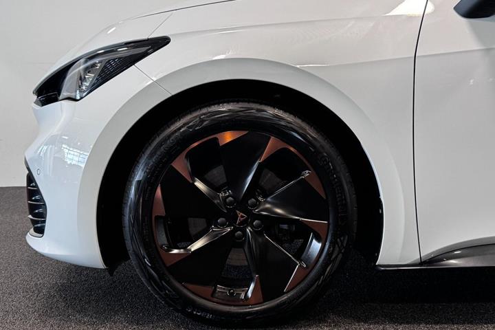 Hvid Cupra Born fra 2024