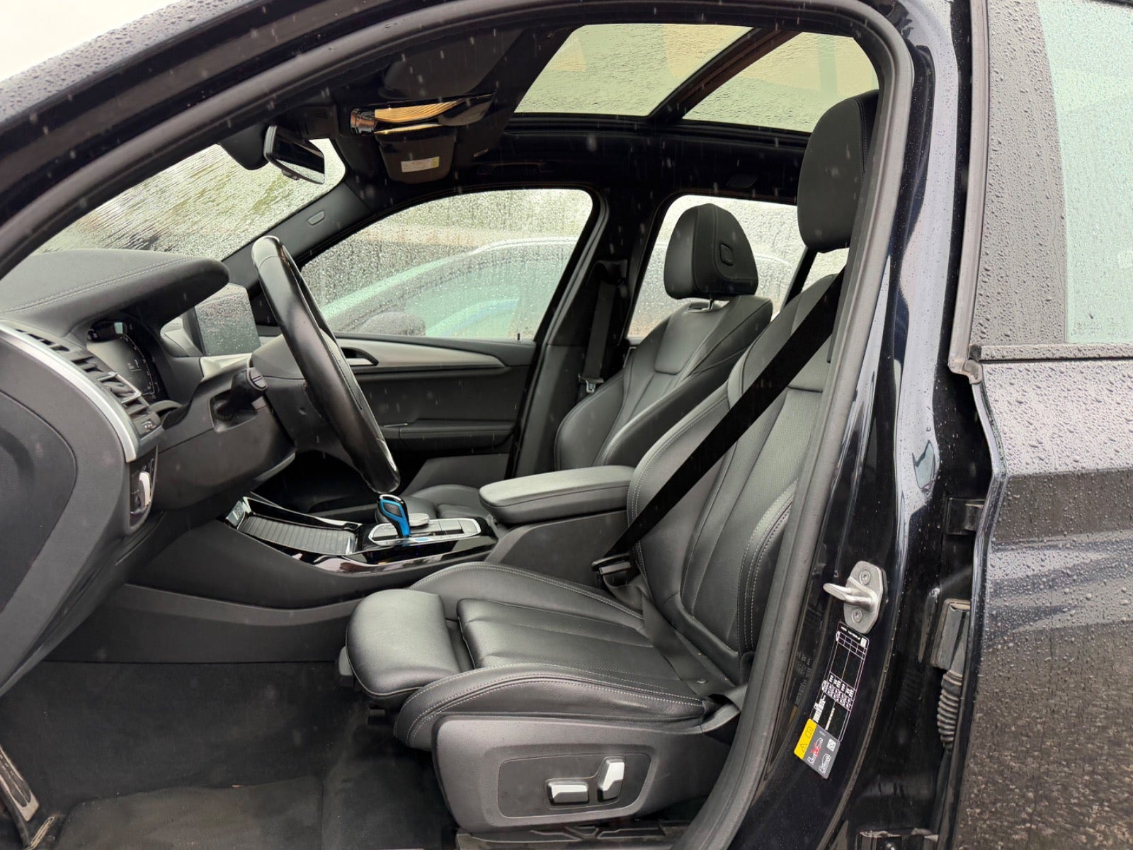 Blå BMW iX3 fra 2022