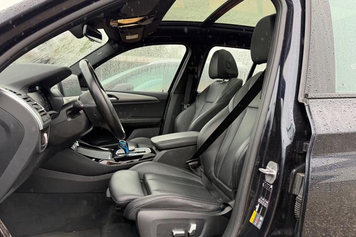 Blå BMW iX3 fra 2022