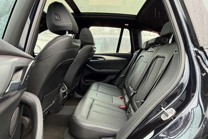 Blå BMW iX3 fra 2022