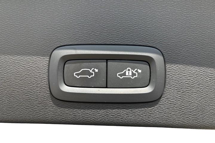 Sort Volvo C40 fra 2023