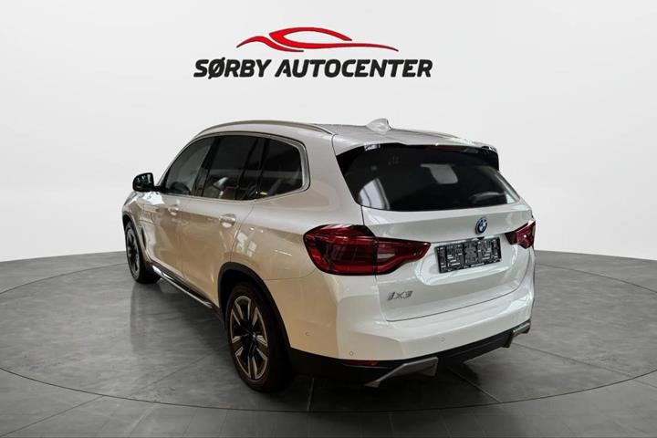 Hvid BMW iX3 fra 2021