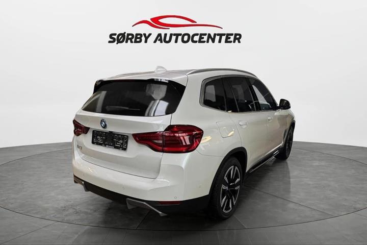 Hvid BMW iX3 fra 2021