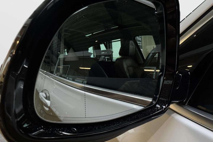 Hvid BMW iX3 fra 2021