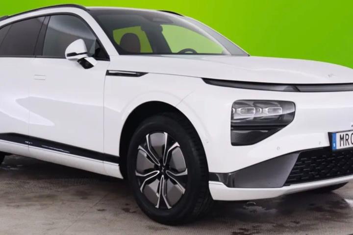 Hvid Xpeng G9 fra 2023