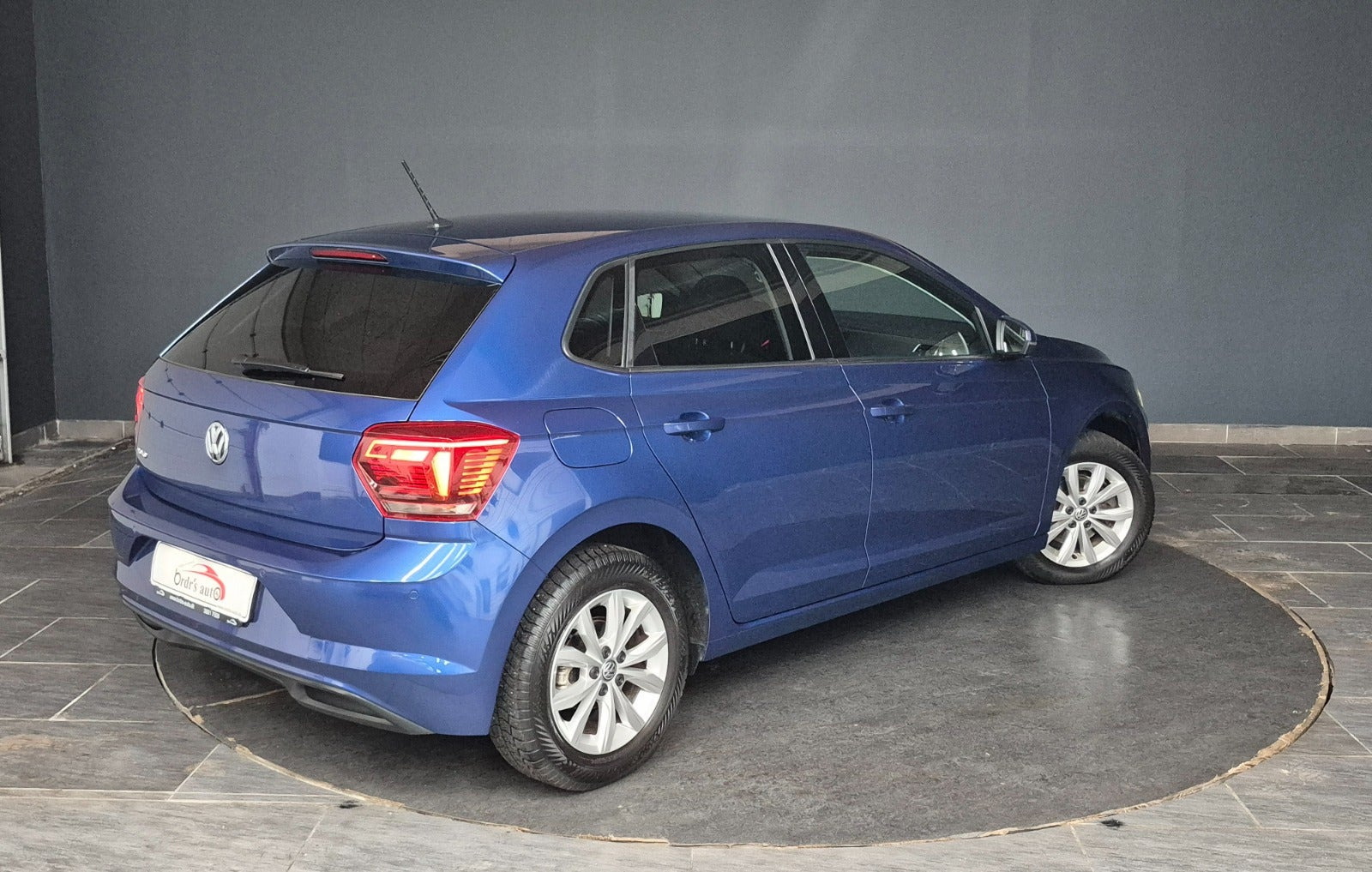 Blå VW Polo fra 2019