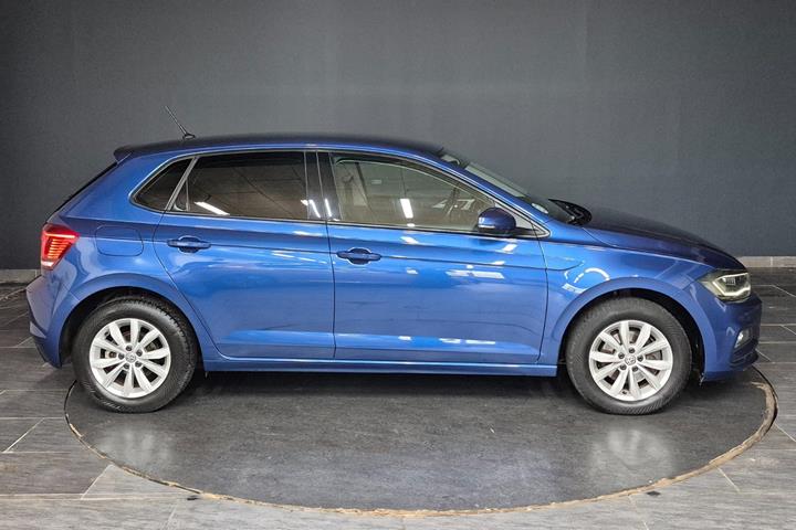 Blå VW Polo fra 2019