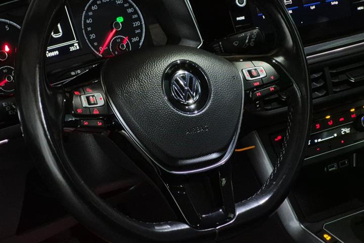 Blå VW Polo fra 2019