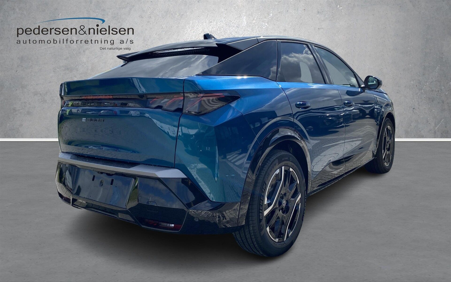 Blå Peugeot e-3008 fra 2026