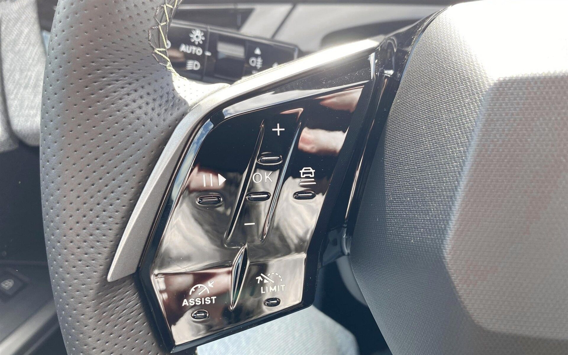 Blå Peugeot e-3008 fra 2026