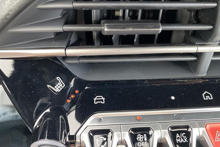 Sort Peugeot e-208 fra 2026