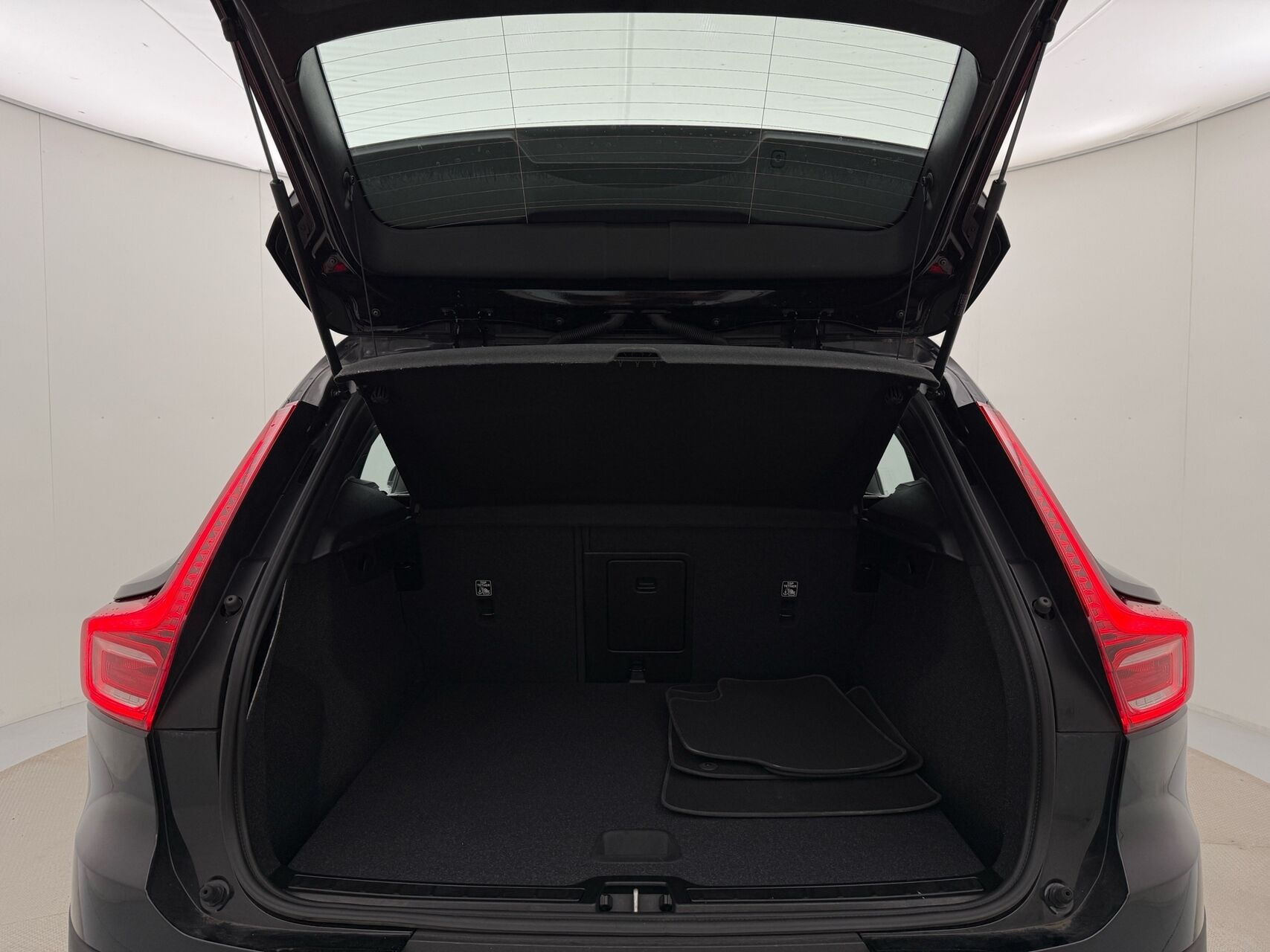 Sort Volvo XC40 fra 2023