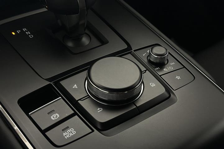 Hvid Mazda MX-30 fra 2023