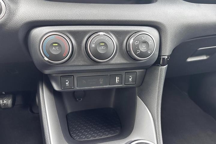 Rød Toyota Yaris fra 2021