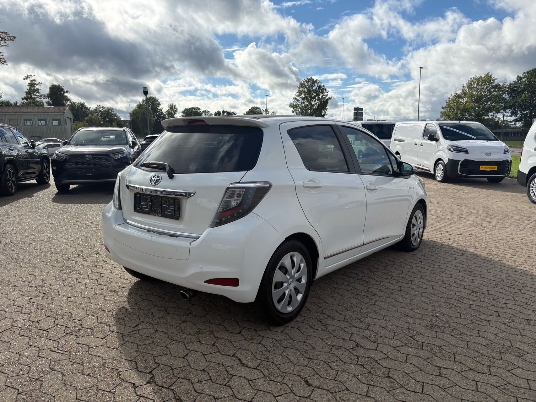 Hvid Toyota Yaris fra 2012