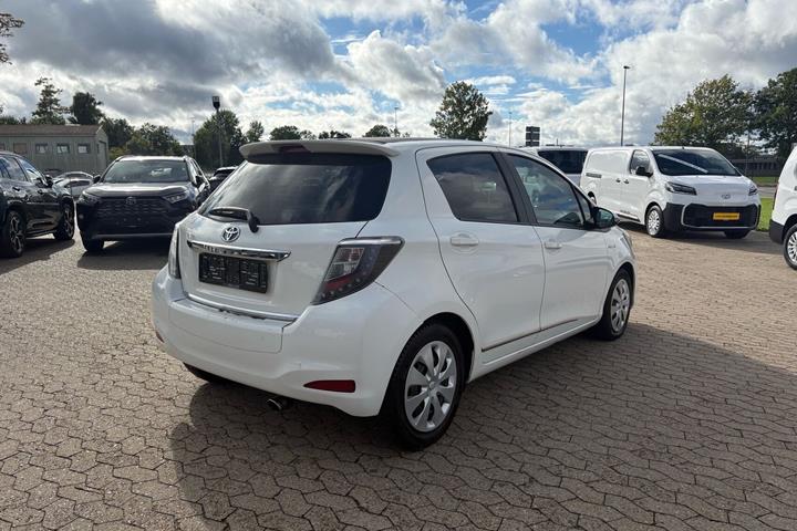 Hvid Toyota Yaris fra 2012