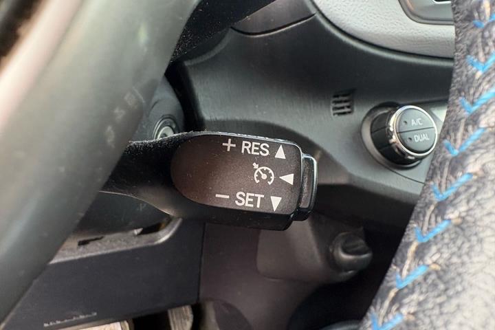 Hvid Toyota Yaris fra 2012