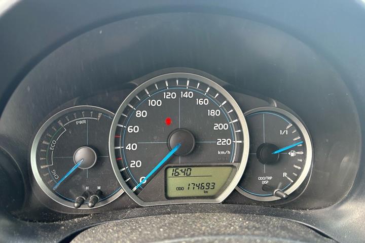 Hvid Toyota Yaris fra 2012