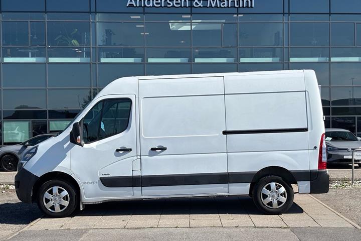 Hvid Opel Movano fra 2020