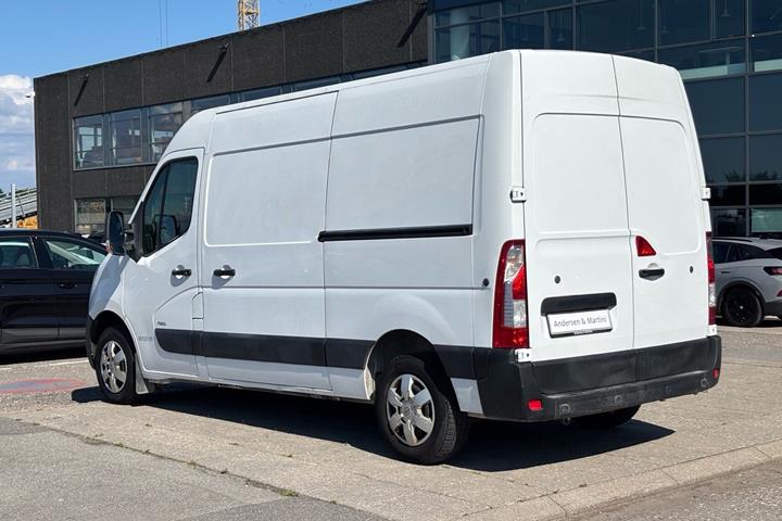 Hvid Opel Movano fra 2020