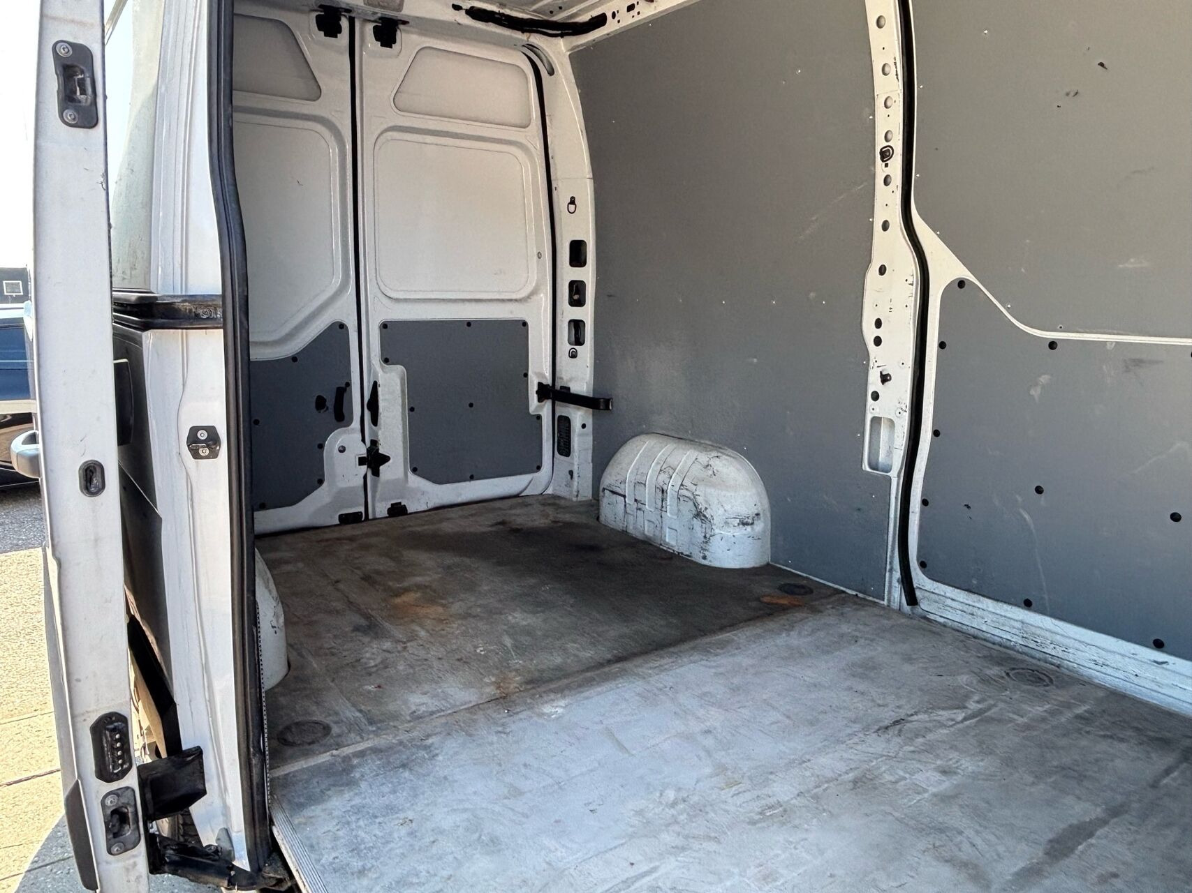 Hvid Opel Movano fra 2020
