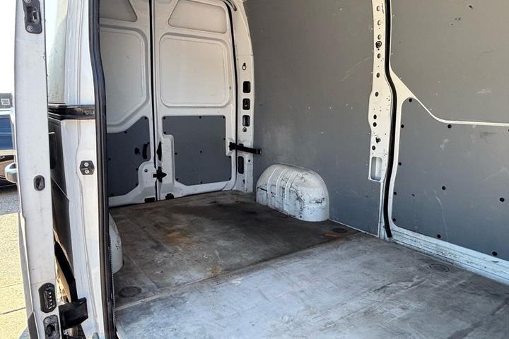 Hvid Opel Movano fra 2020