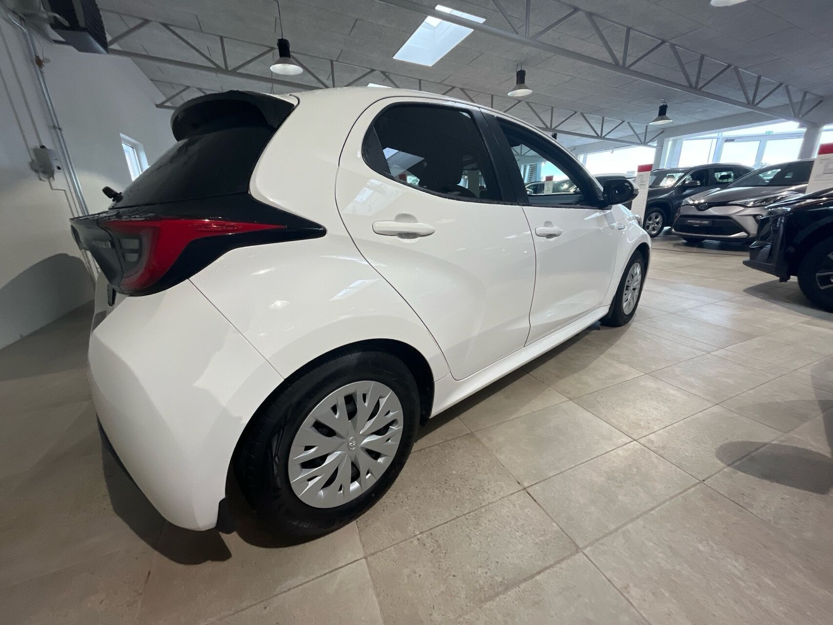 Hvid Toyota Yaris fra 2020