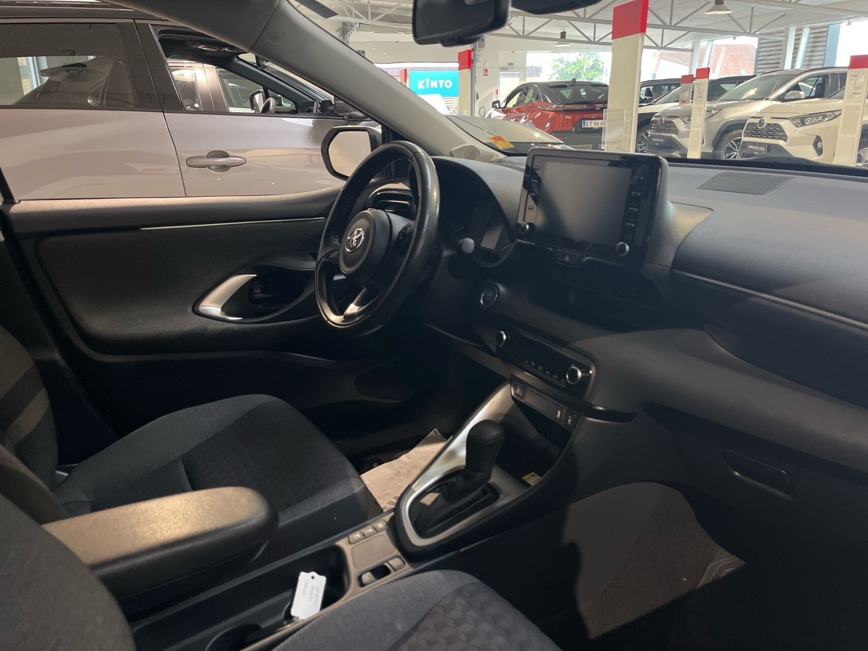 Hvid Toyota Yaris fra 2020
